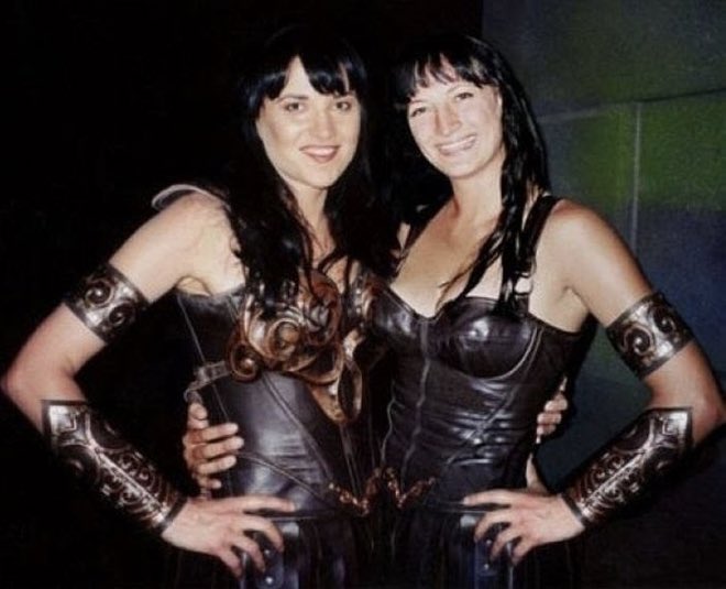 Lucy Lawless y la gran Zoe Bell durante el rodaje de la mítica serie Xena